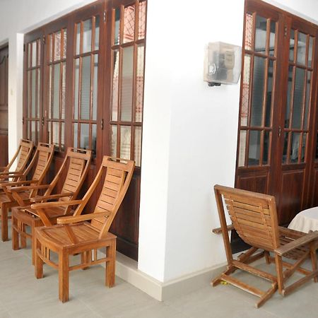Golden Shower Inn Kandy Exterior photo
