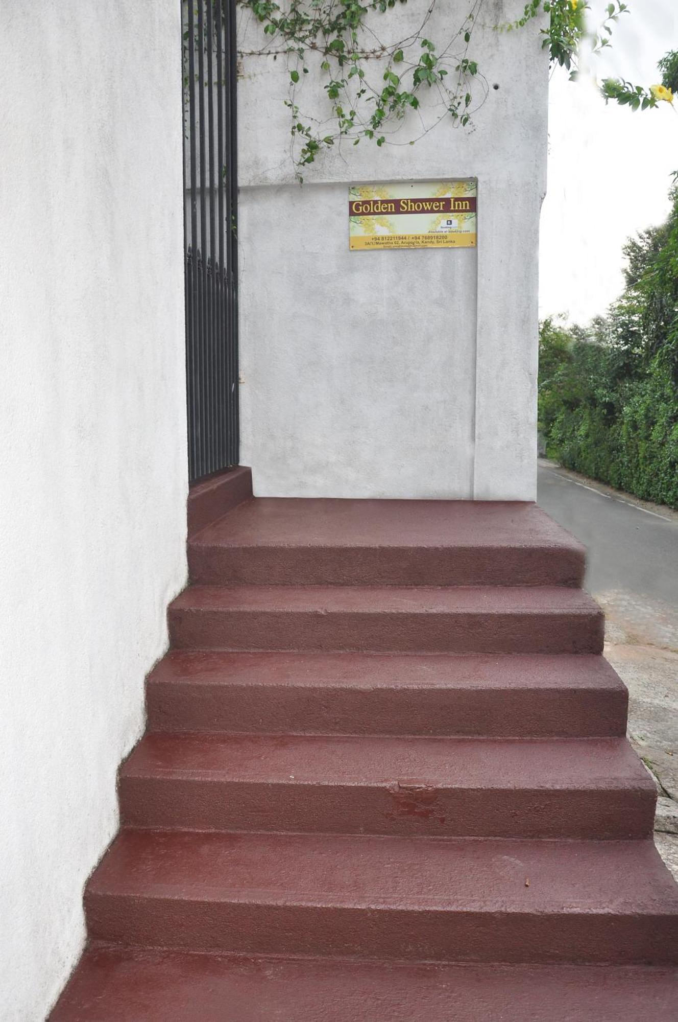 Golden Shower Inn Kandy Exterior photo