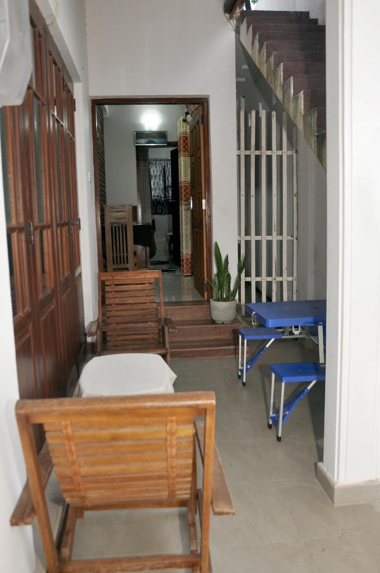 Golden Shower Inn Kandy Exterior photo