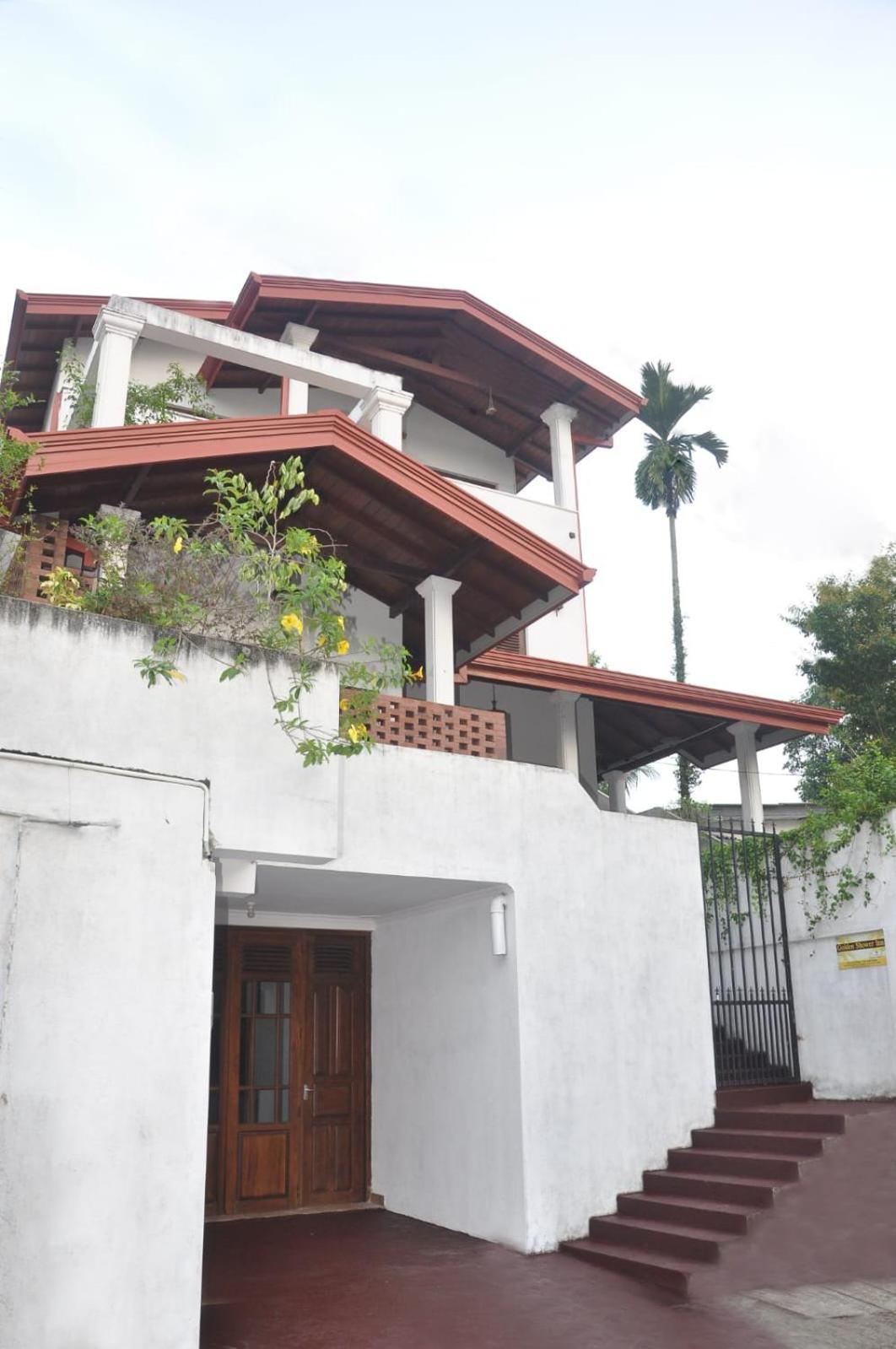 Golden Shower Inn Kandy Exterior photo